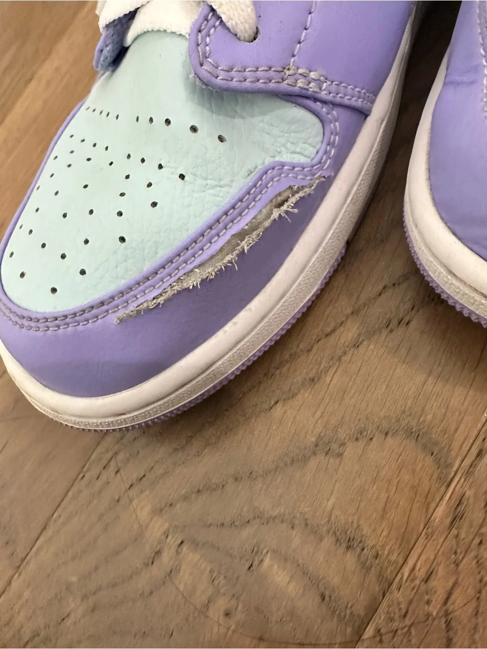 Nike Air Jordan 1 Mid in Lavender and Mint - Picture 2 of 6